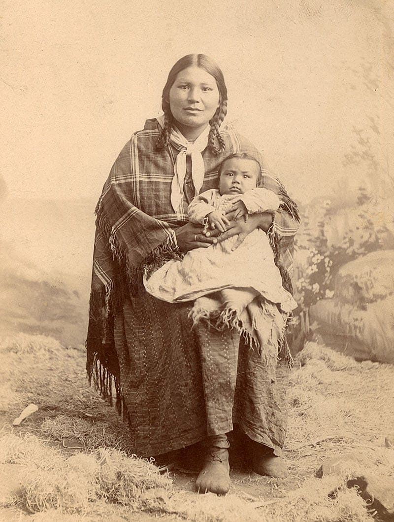 Unidentified woman with child, Nez Perce, ca. 1890-1900. MS 320 Paul Dyck Plains Indian Buffalo Culture Collection. P.320.365