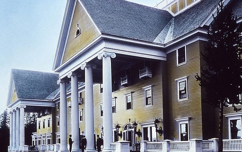 Early photo of Lake Hotel, date unknown. NPS photo.