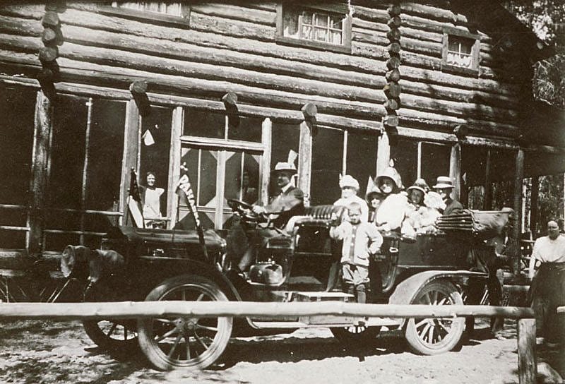Touring car in front of Pahaska Tepee, ca. 1910. MS 6 William F. Cody Collection, McCracken Research Library. P.69.1691