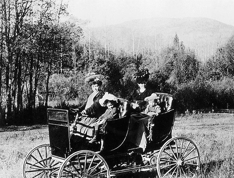 Chain-driven auto, ca. 1905. NPS photo.