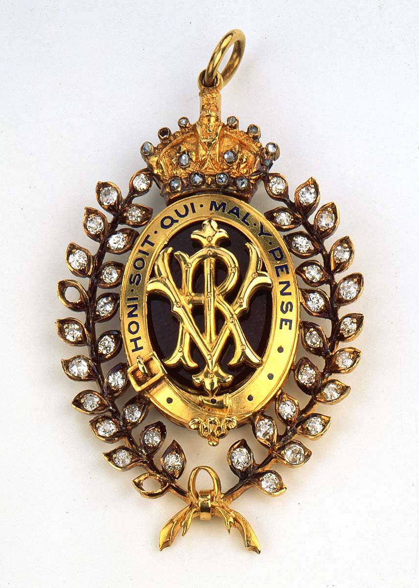 A Treasure from Our West: Pendant given by Queen Victoria to Buffalo Bill. 1.69.309