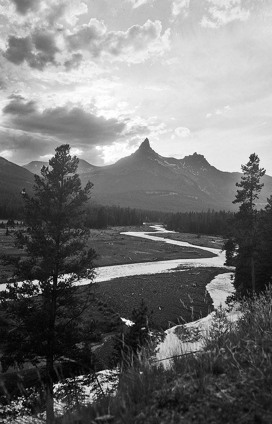 Pilot & Index Peaks with Clark's Fork of the Yellowstone River in the foreground. MS 89 Jack Richard Photograph Collection, McCracken Research Library. PN.89.110.21173.14
