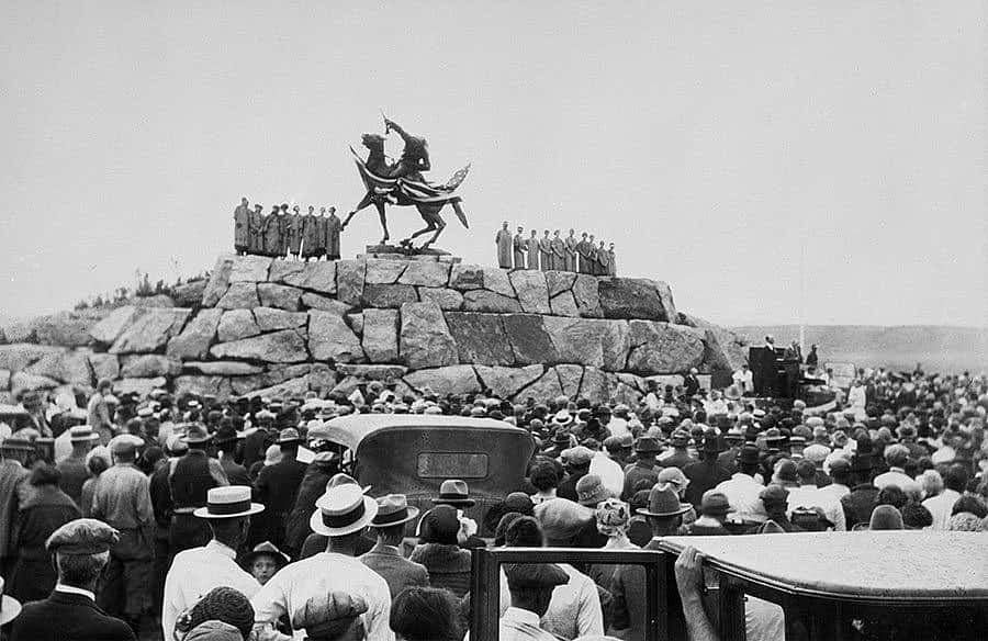 The unveiling of Buffalo Bill-The Scout, July 4, 1924. Mary Jester Allen Collection. P.41.503