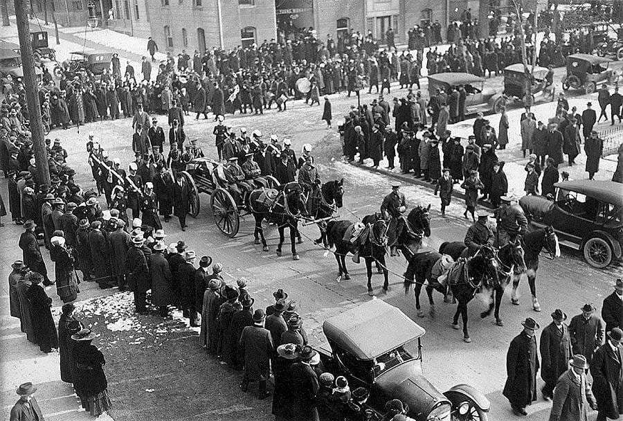 W.F. Cody's funeral procession, 1917, Denver, Colorado. Black and white photograph. MS6 Vincent Mercaldo Collection. P.6.613.19a