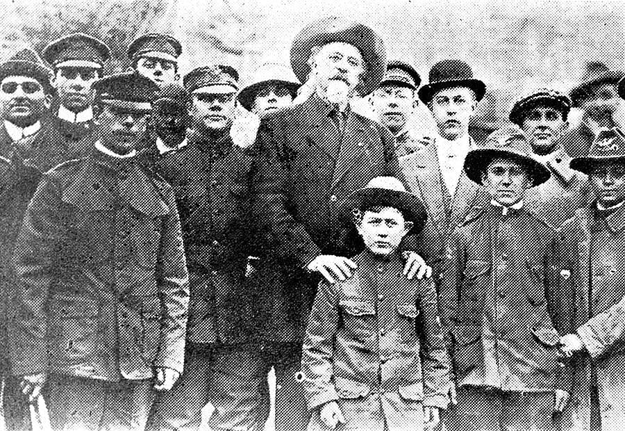 William F. Cody with Boy Scouts in Providence, Rhode Island, ca. 1912. MS6 William F. Cody Collection, McCracken Research Library. P.69.1073