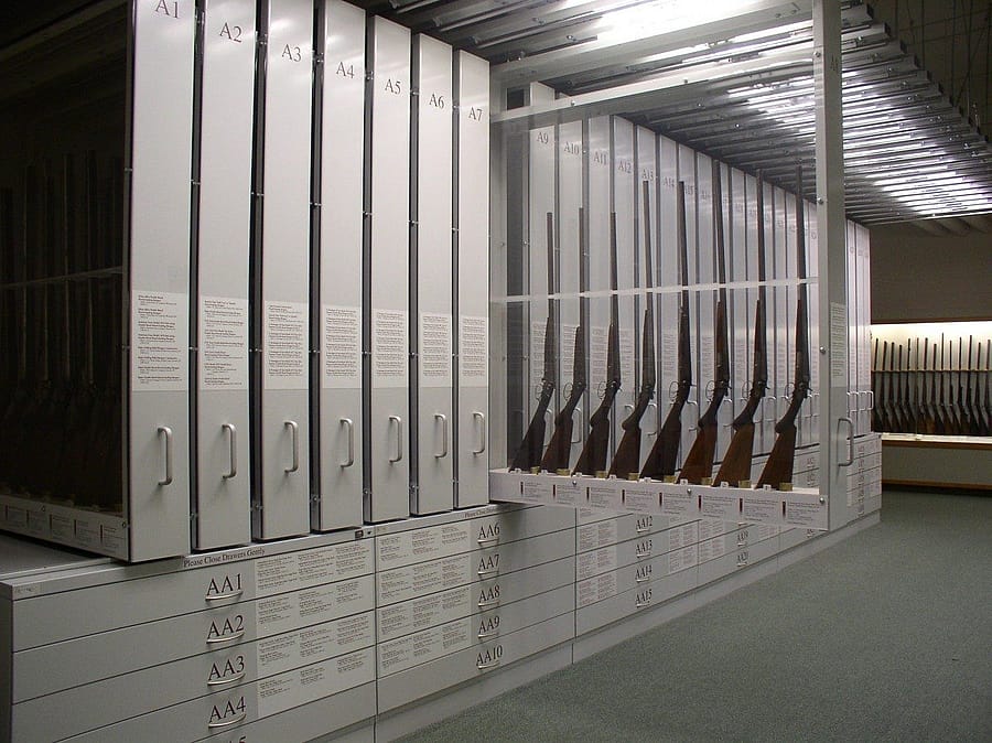 Staba Arte Display: 30 linear feet= 530 guns