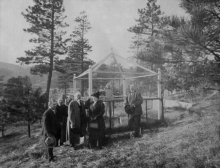 A Treasure from Our West: Photo of Buffalo Bill at Wild Bill Hickok's grave. P.69.1069