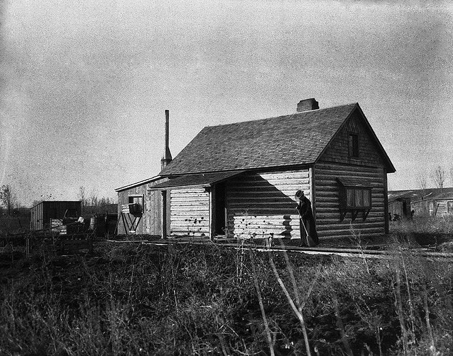 Sharp Cabin at Crow Agency, Montana. MS 22 Joseph Henry Sharp Collection. P.22.531