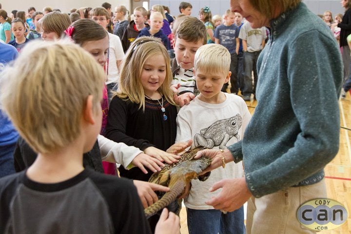 LaDaun showing students a pheasant skin after a program.
