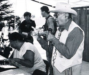 Joseph Medicine Crow speaking at the 1997 Plains Indian Museum Powwow.