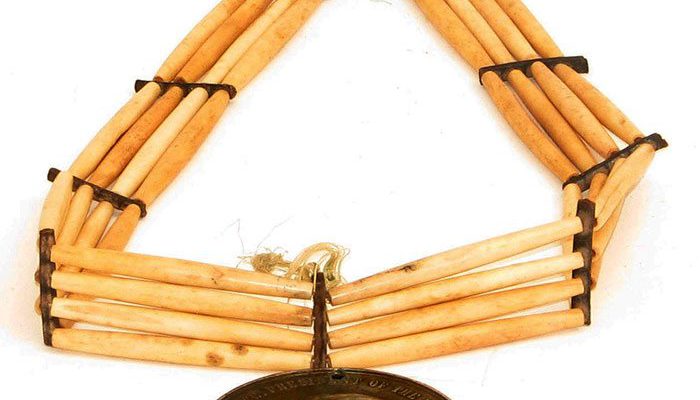 Necklace with peace medal, Plains. NA.205.123