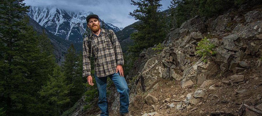 Joe Riis triggers his motion-activated “camera-trap” to test lighting. Copyright Joe Riis, used with permission.