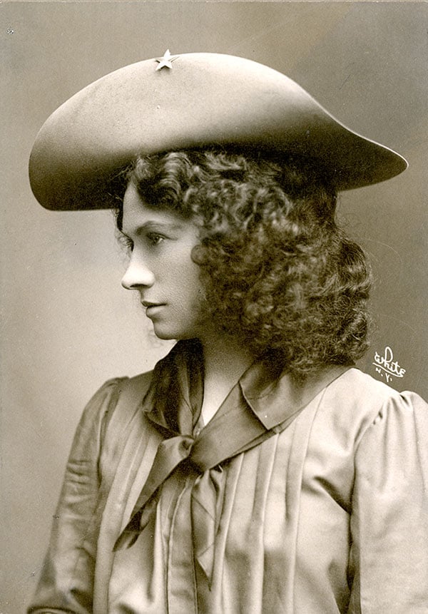 Annie Oakley, ca. 1902. MS6 William F. Cody Collection, McCracken Research Library. P.69.1161