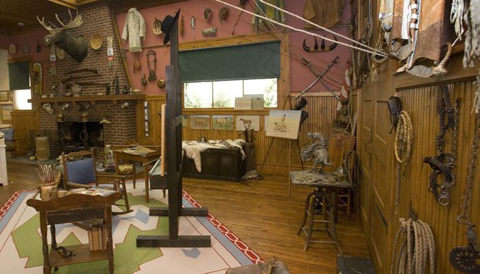 Studio creation in the Center of the West