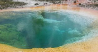 10 Tips For Visiting Yellowstone
