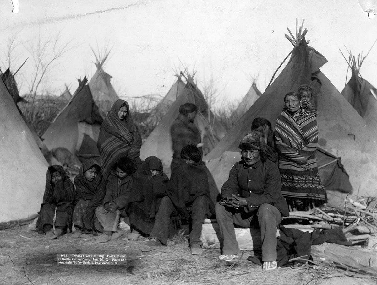 Sioux people of Big Foot's Band, 1891. MS 35 North American Indian Photograph Collection. P.35.01