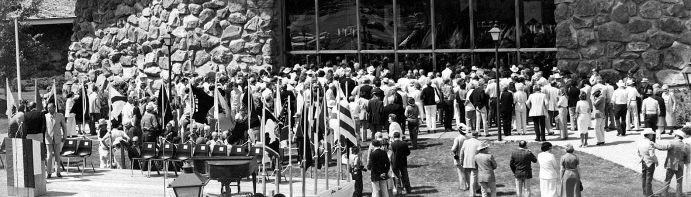Crowds gather to view the Winchester Collection, July 4, 1976, Cody, Wyoming. P.20.4643 (detail)